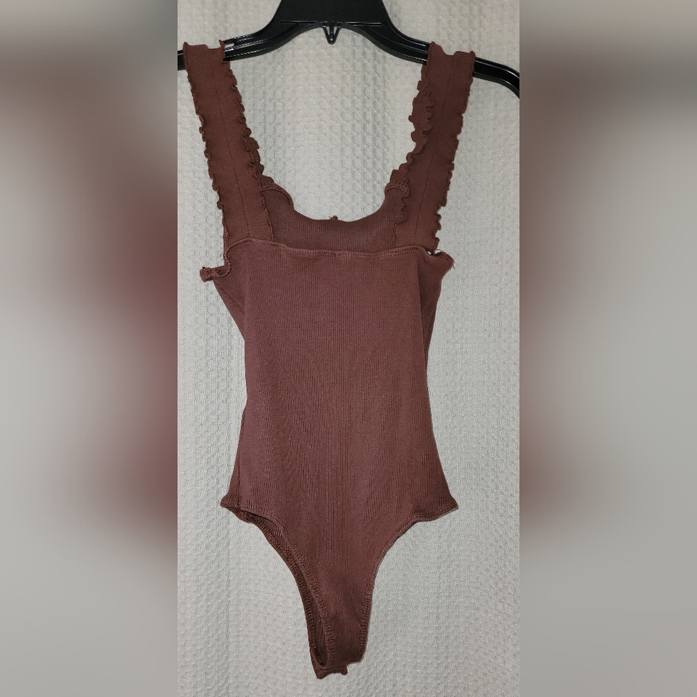 Alya brown, ribbed bodysuit with ruffle straps and neckline trim, Size XL
